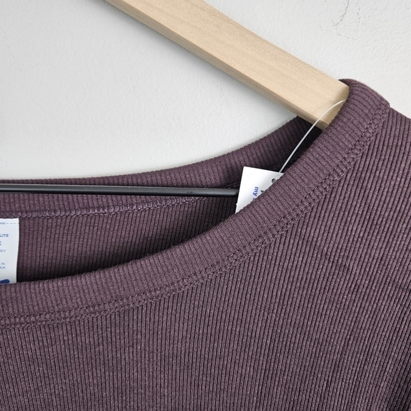 Old Navy UltraLite Long-Sleeve Crew-Neck Ribbed Cropped Top for Women - Picture 5 of 9